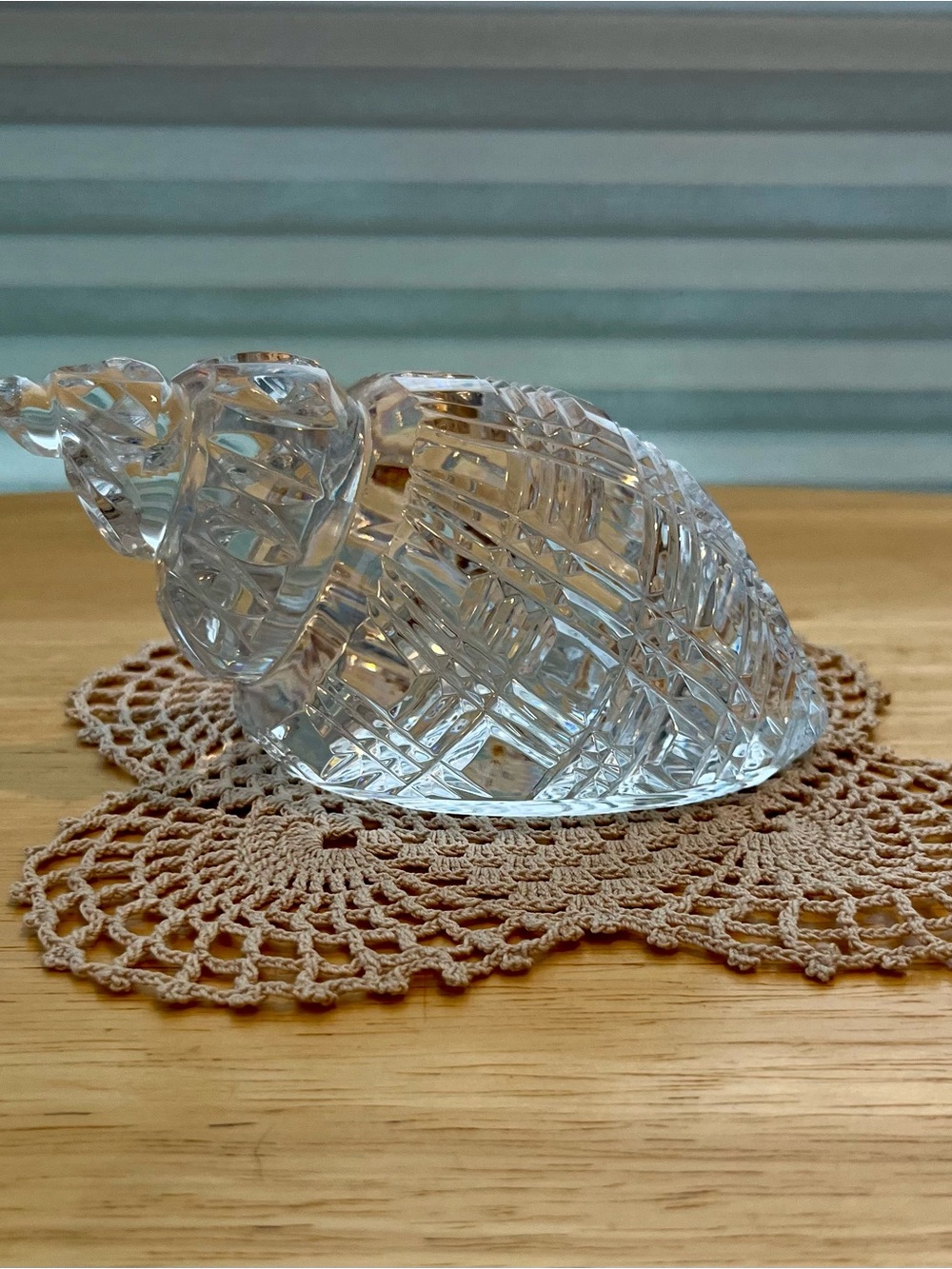 Waterford Decorative Seashell Crystal Paperweight - Picture 1 of 3